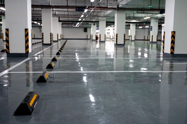 Hardener dạng lỏng trong suốt, không màu